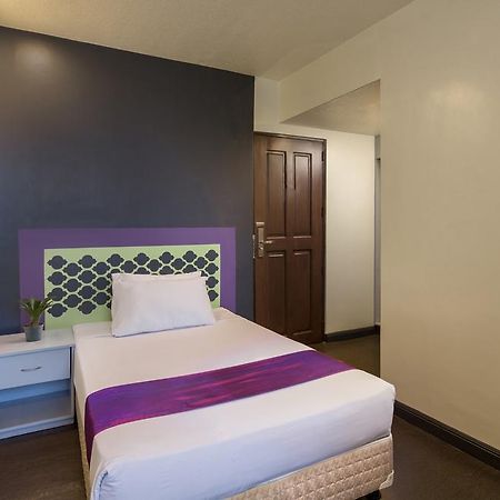V Hotel Manila Dış mekan fotoğraf