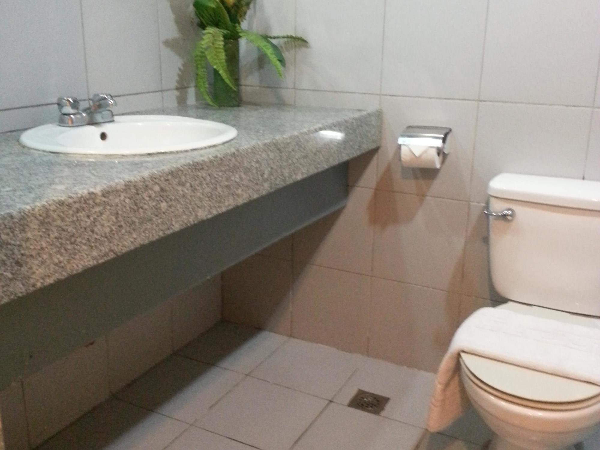 V Hotel Manila Dış mekan fotoğraf