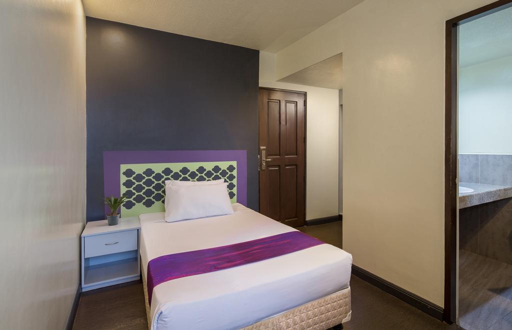 V Hotel Manila Dış mekan fotoğraf