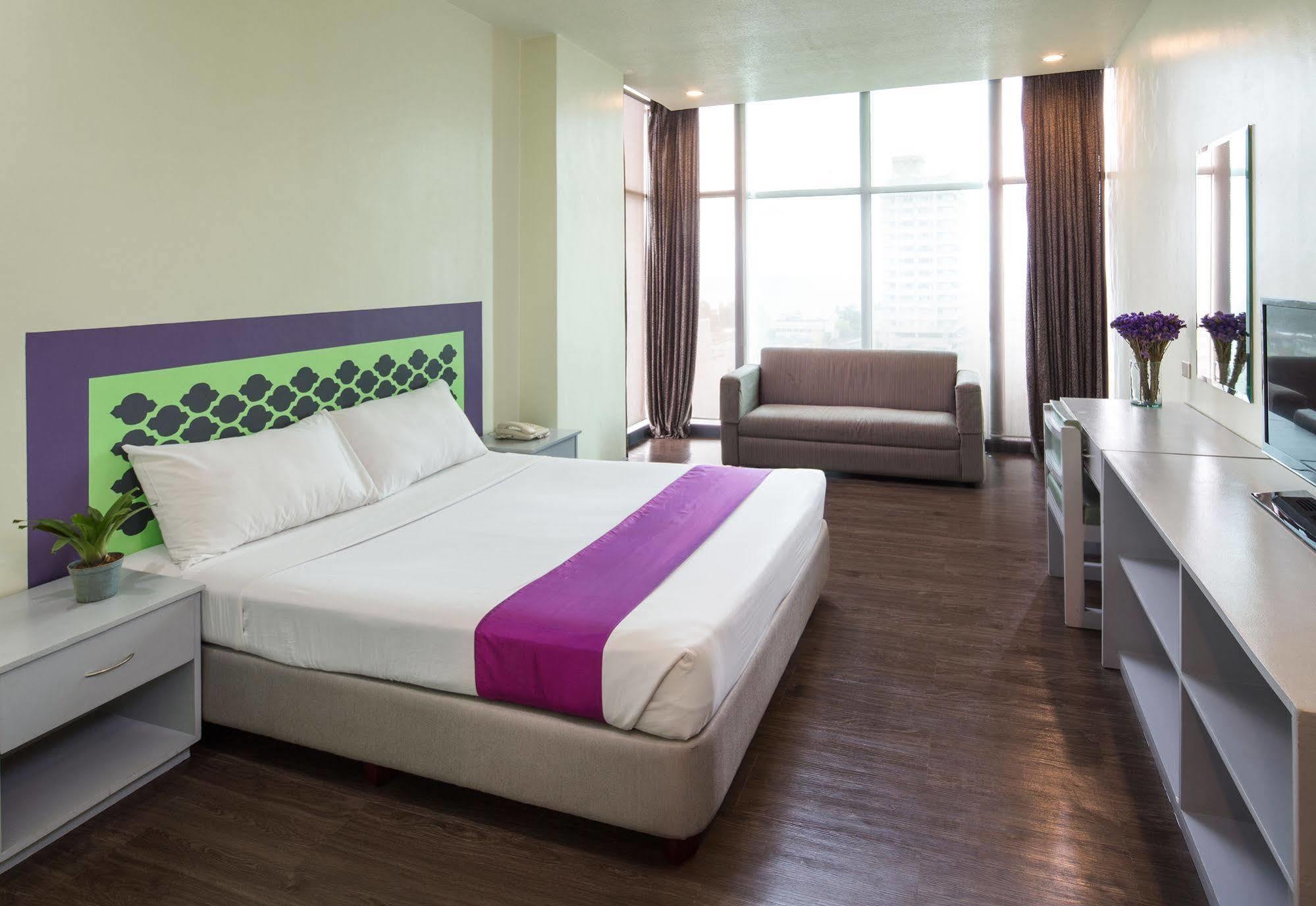 V Hotel Manila Dış mekan fotoğraf
