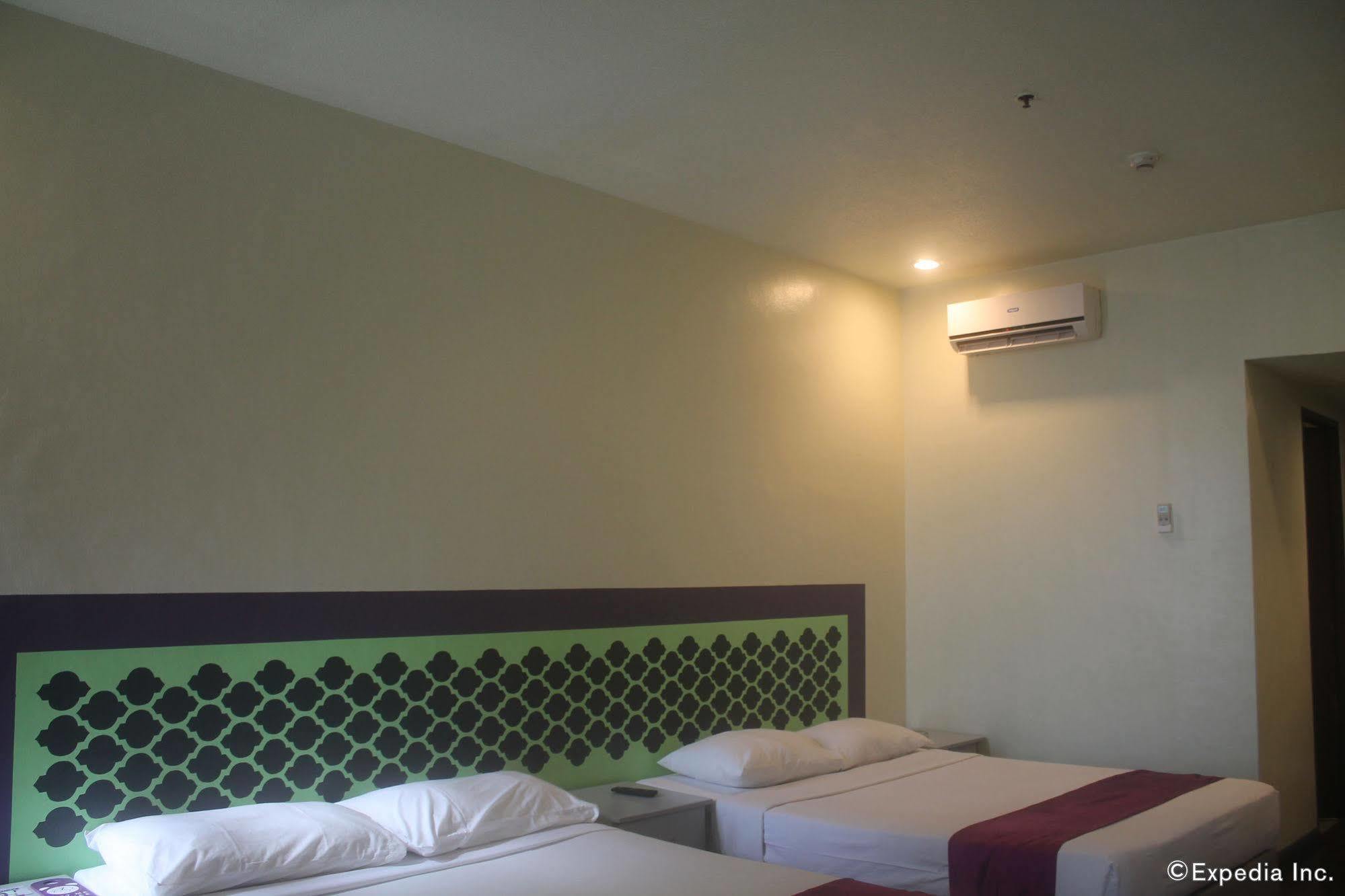 V Hotel Manila Dış mekan fotoğraf